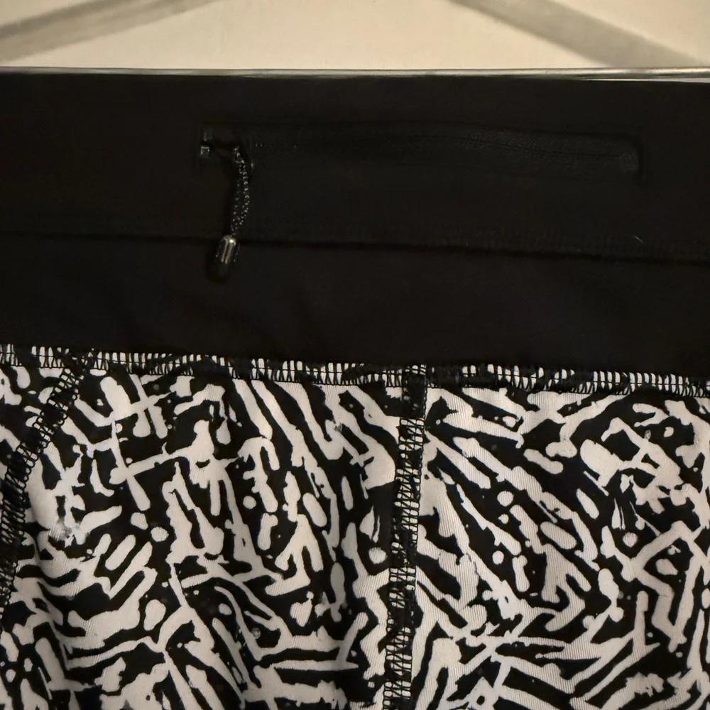 Lululemon Run Inspire Crop II Luxtreme Mini Brushed Animal Black White Leggings